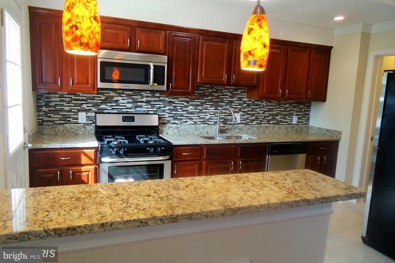 5670 Arnhem Road Baltimore, MD 21206 - Photo 6 of 26 Kitchen