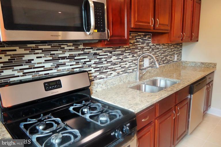 5670 Arnhem Road Baltimore, MD 21206 - Photo 7 of 26 Kitchen
