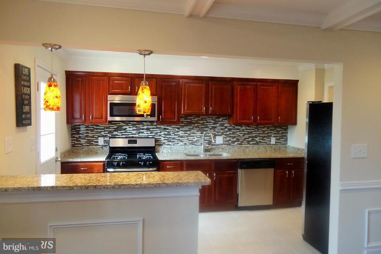 5670 Arnhem Road Baltimore, MD 21206 - Photo 8 of 26 Kitchen