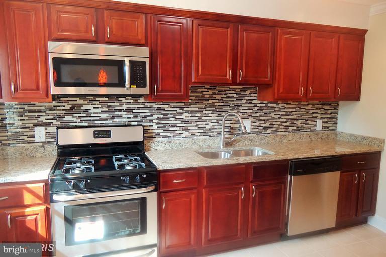 5670 Arnhem Road Baltimore, MD 21206 - Photo 9 of 26 Kitchen