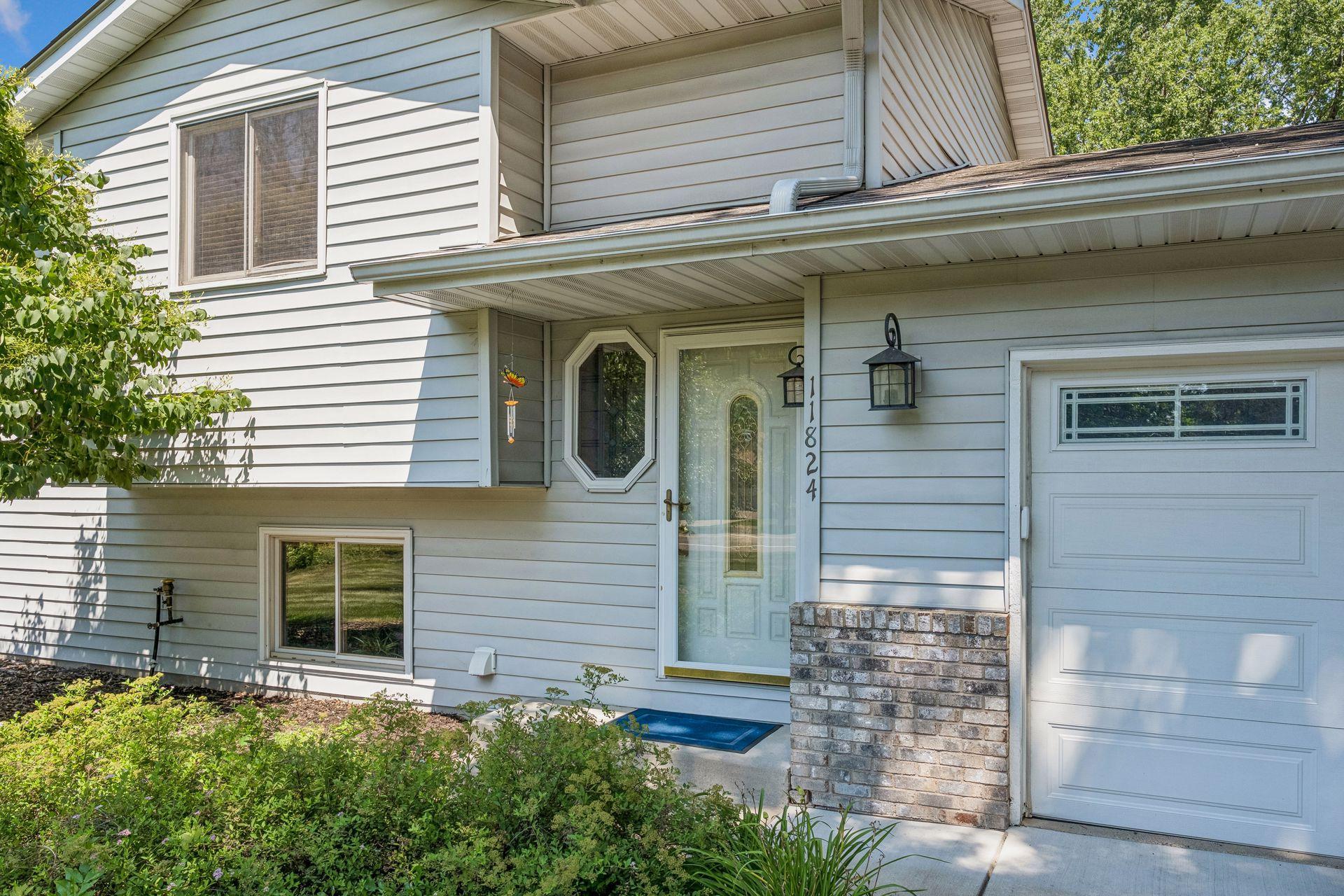 11824 West River Road Champlin, MN 55316 - Photo 4 of 35