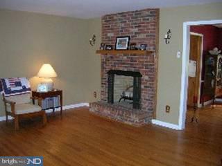 359 East Pittsfield Street Pennsville, NJ 08070 - Photo 3 of 6