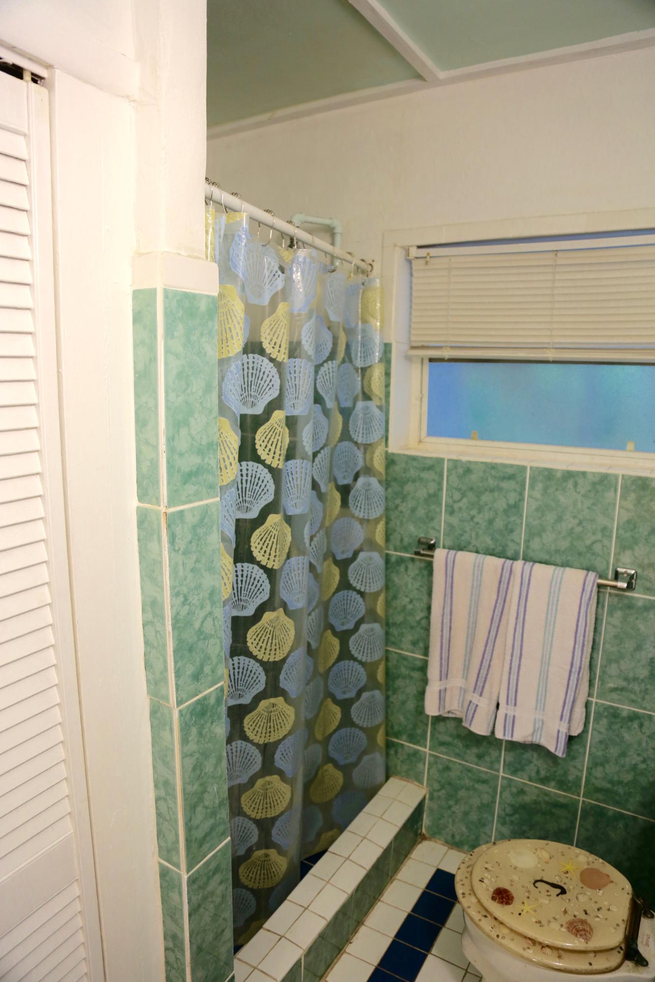 56 Buttonwood Drive Key Largo, FL 33037 - Photo 11 of 21 Bathroom