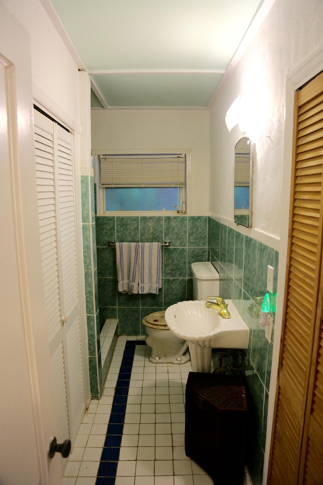 56 Buttonwood Drive Key Largo, FL 33037 - Photo 10 of 21 Bathroom