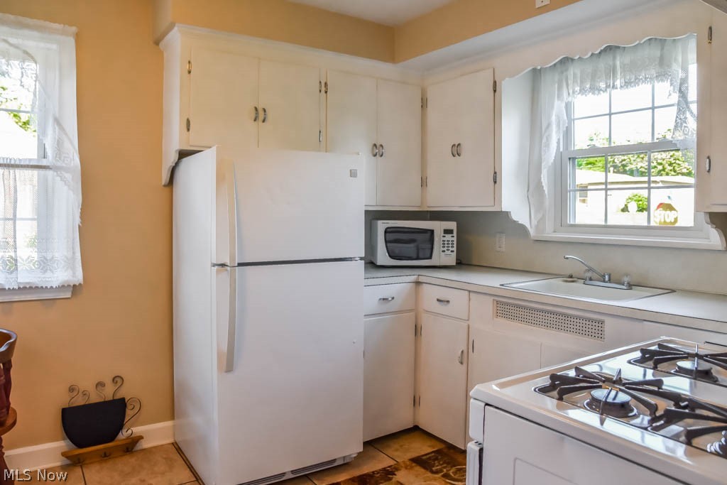 1553 Broad Avenue Northwest Canton, OH 44708 - Photo 5 of 20 Kitchen
