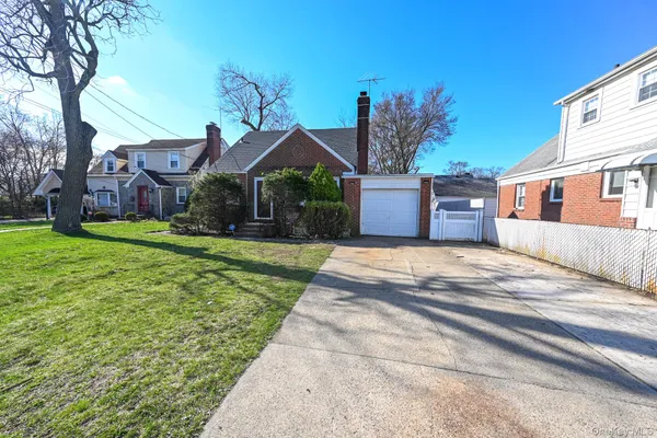 $649,000 | 168 Hendrickson Avenue, Valley Stream, NY 11580