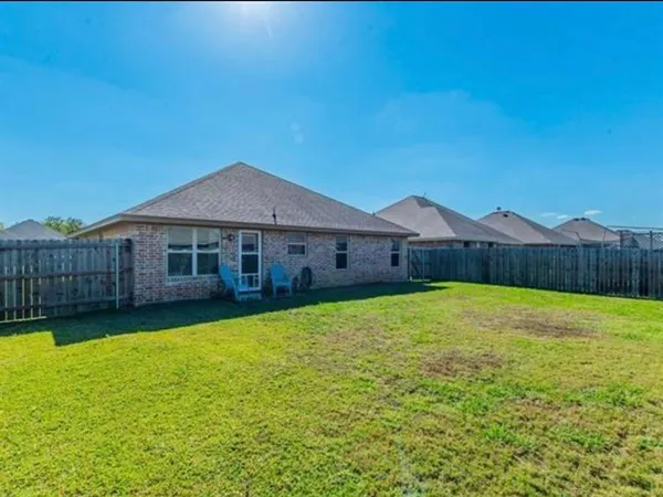 $2,000 | 108 Halifax Circle, Palmer, TX 75152