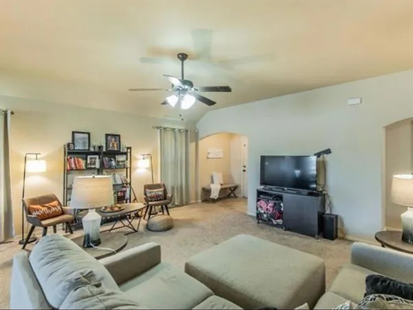 $2,000 | 108 Halifax Circle, Palmer, TX 75152