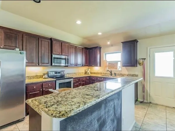 $2,000 | 108 Halifax Circle, Palmer, TX 75152