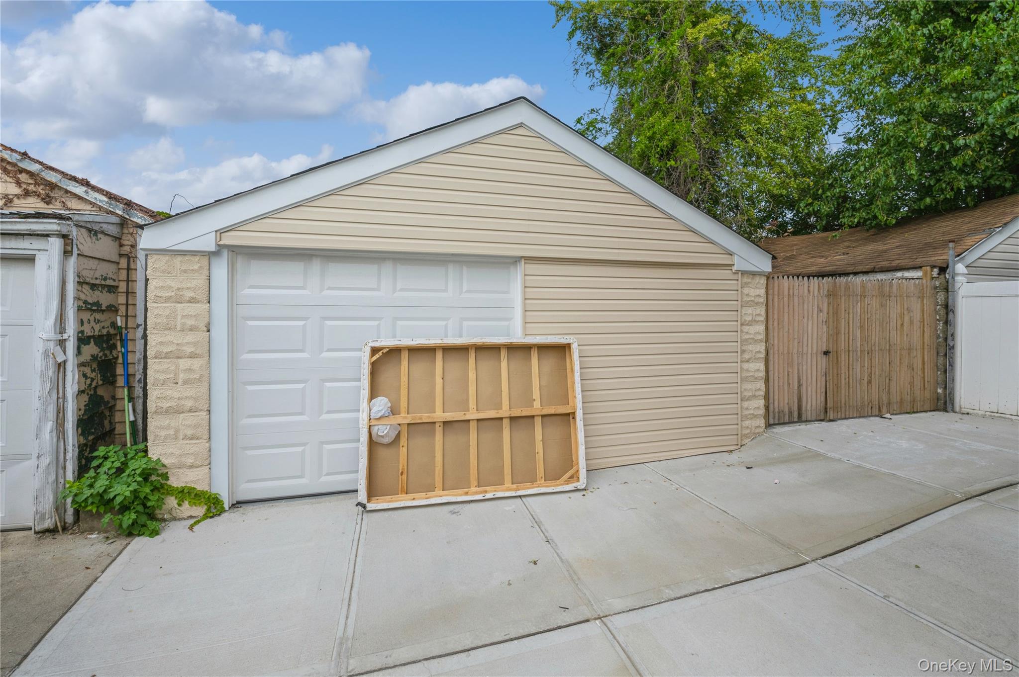 216-23 136th Road Queens, NY 11413 - Photo 26 of 28 View of garage