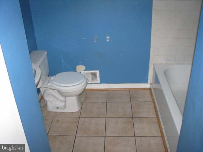 6901 Ben Franklin Road Springfield, VA 22150 - Photo 8 of 14 Bath #1