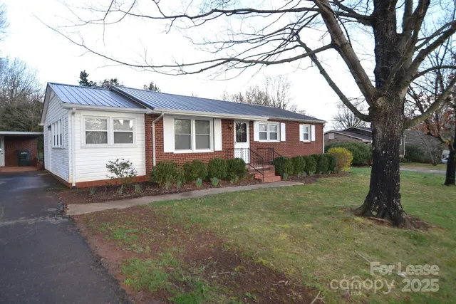 front view of house with a yard