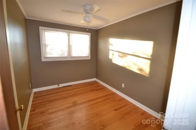 a view of empty room with window