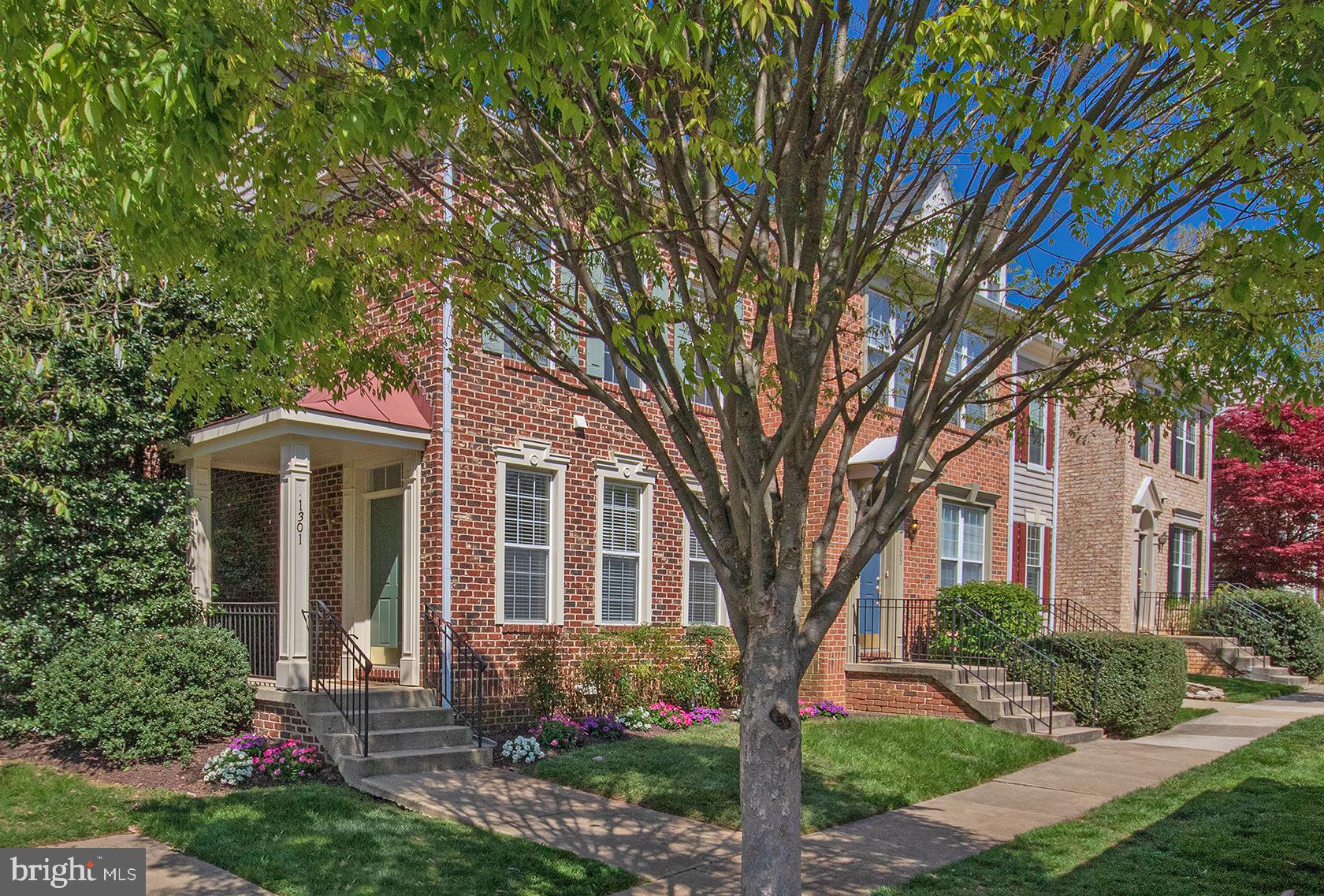 1301 Vintage Place Reston, VA 20194 - Photo 3 of 40 inviting front steps to entrance