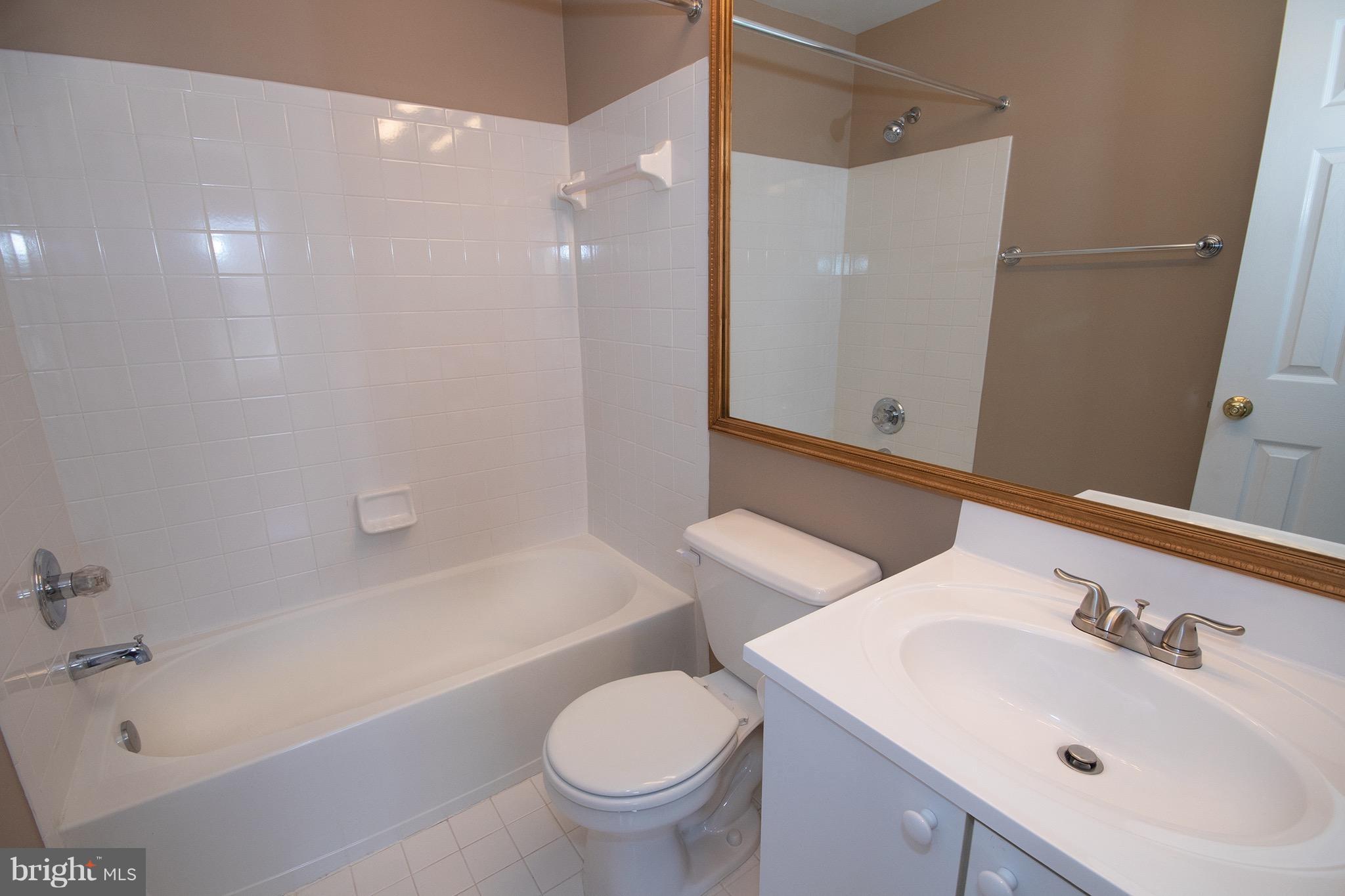 1301 Vintage Place Reston, VA 20194 - Photo 23 of 40 En suite bathroom