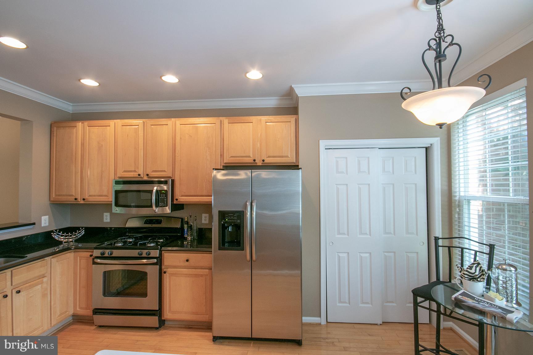1301 Vintage Place Reston, VA 20194 - Photo 6 of 40 Hi end stainless steel appliances