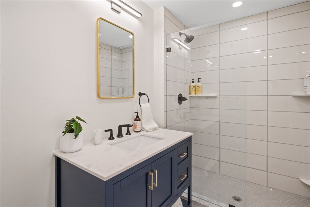 2 Eastnor Road, Unit D Newport, RI 02840 - Photo 13 of 24