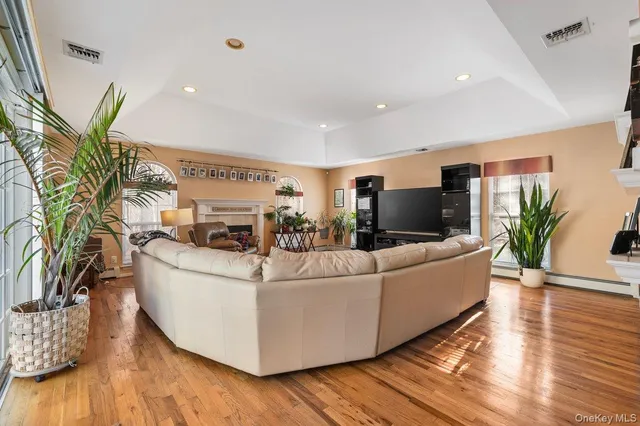 $869,999 | 11 Moran Court, Manorville, NY 11949