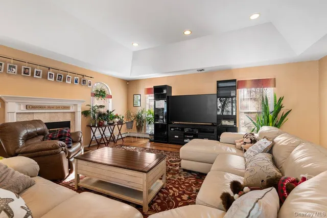 $869,999 | 11 Moran Court, Manorville, NY 11949