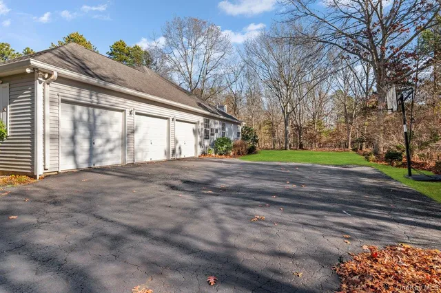 $869,999 | 11 Moran Court, Manorville, NY 11949