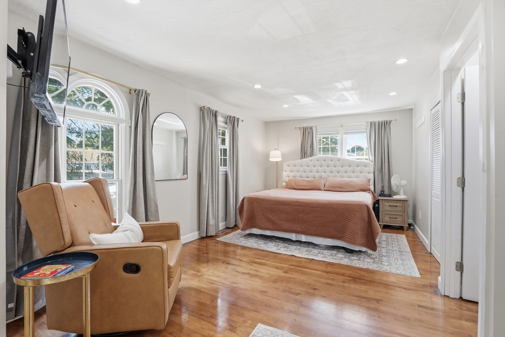 60 R Jasper Street Saugus, MA 01906 - Photo 14 of 33