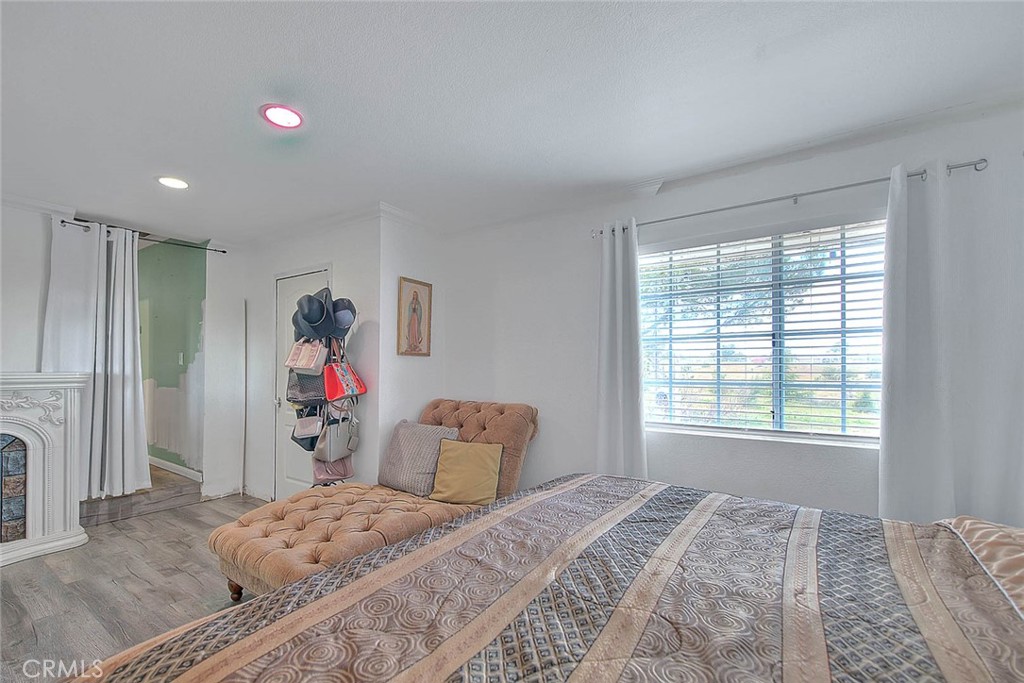 8529 Nielson Road Phelan, CA 92371 - Photo 21 of 44 a bedroom with a bed and a window