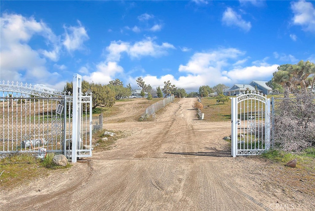 8529 Nielson Road Phelan, CA 92371 - Photo 42 of 44 a view of a basketball court