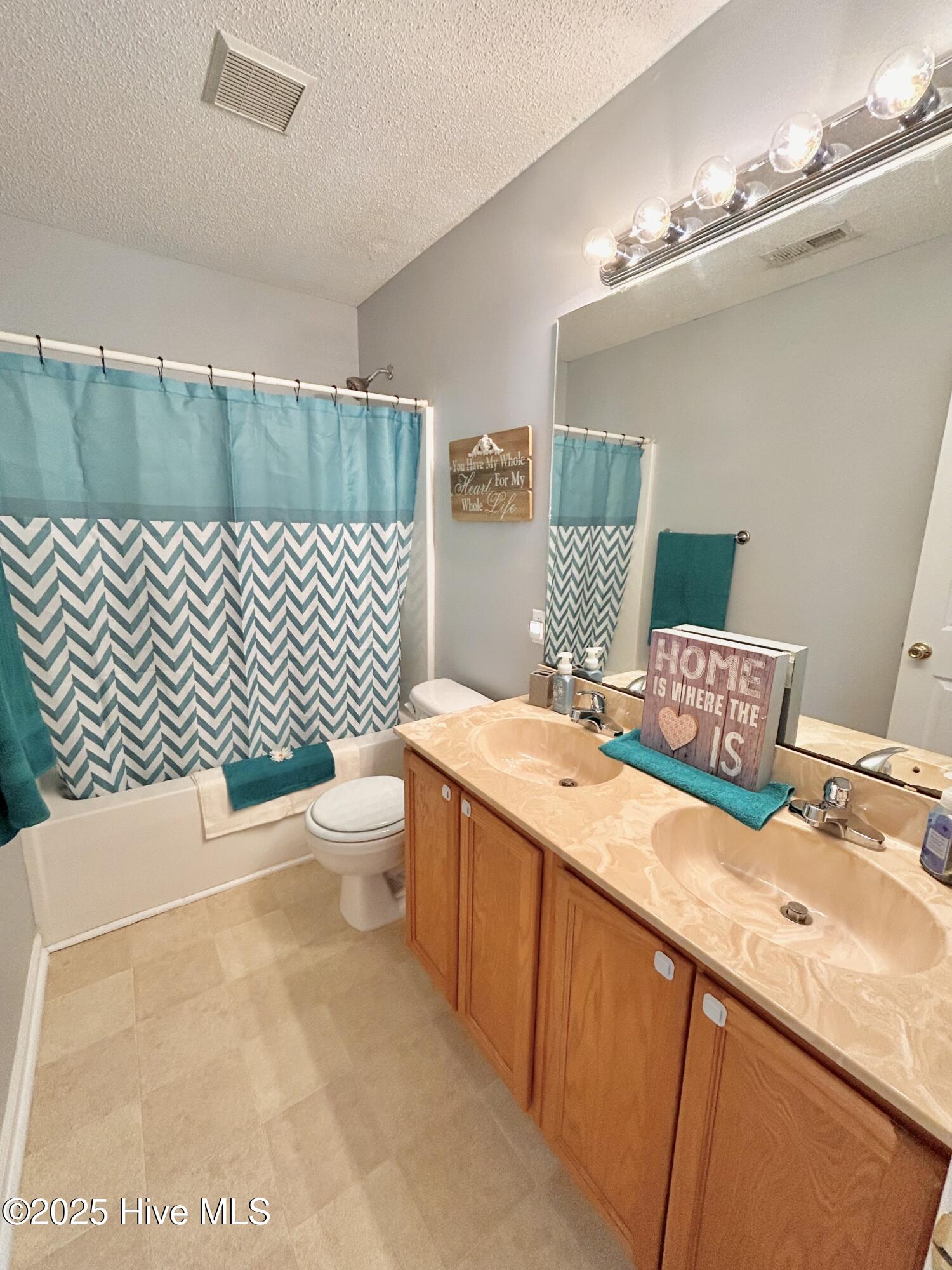 105 Coral Ridge Road Richlands, NC 28574 - Photo 27 of 41 Second Full Bathroom