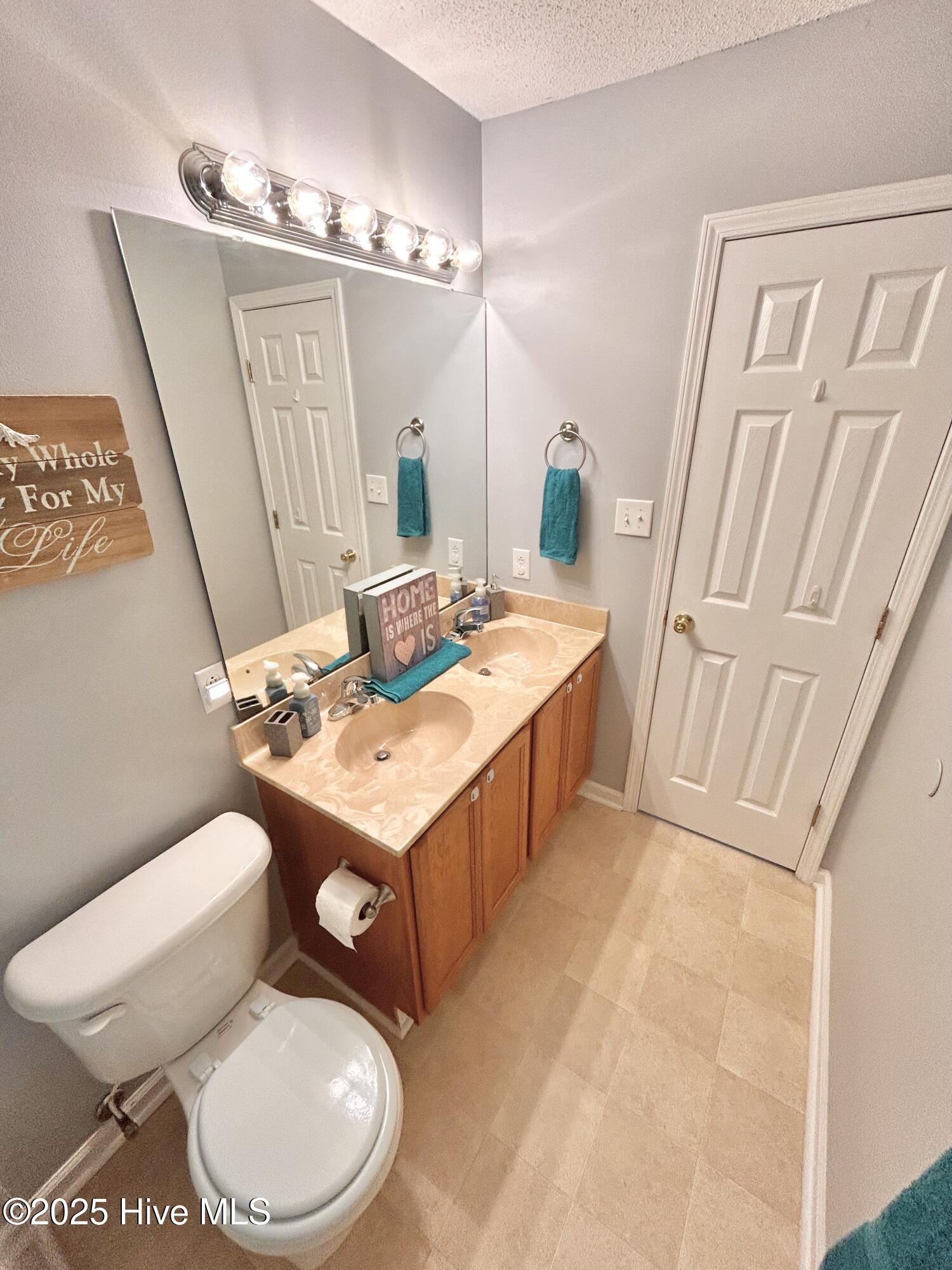 105 Coral Ridge Road Richlands, NC 28574 - Photo 28 of 41 Second Full Bathroom