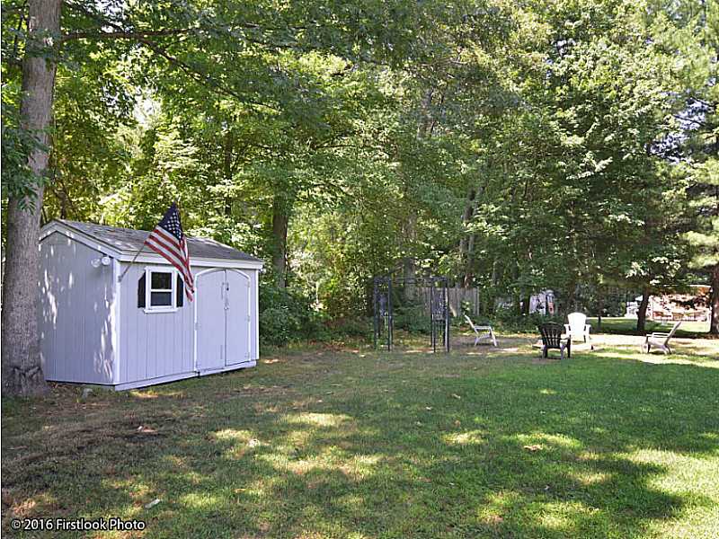4 Deer Run Cranston, RI 02921 - Photo 6 of 22 Yard/Garden.