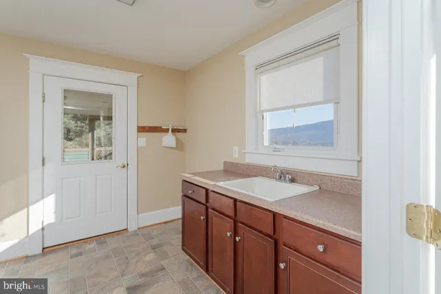 $525,000 | 79 Gunn Lane, Woodstock, VA 22664