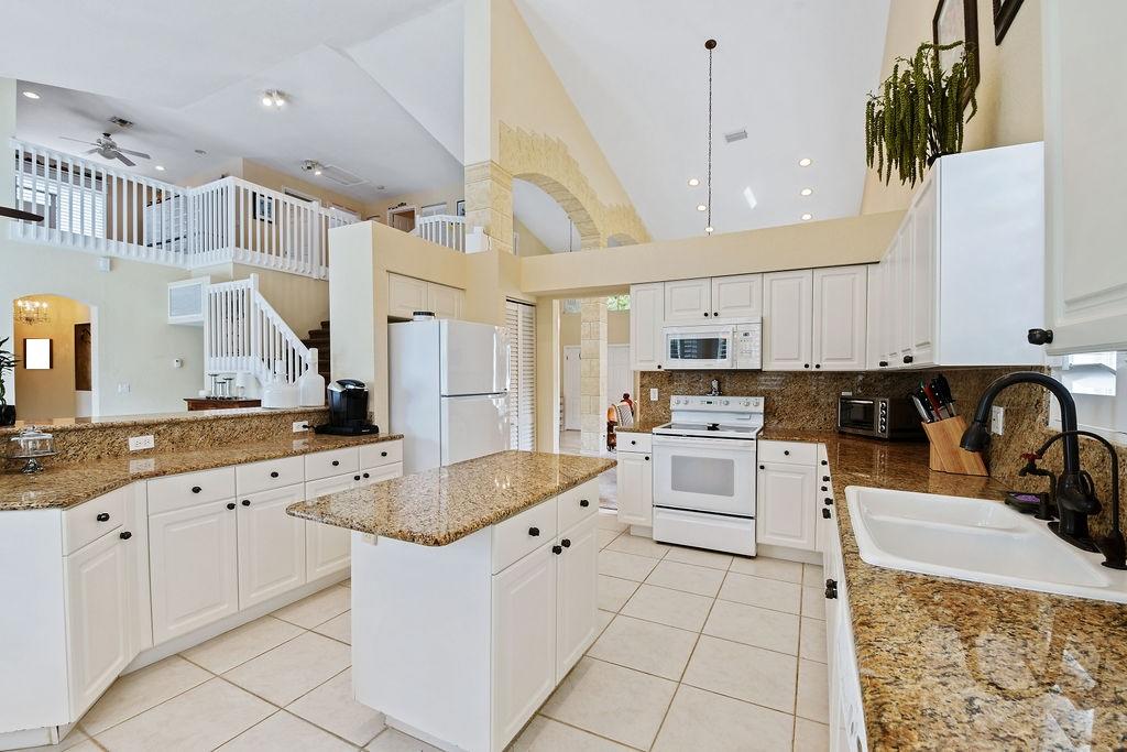 10037 Lexington Estates Boulevard Boca Raton, FL 33428 - Photo 3 of 36 3
