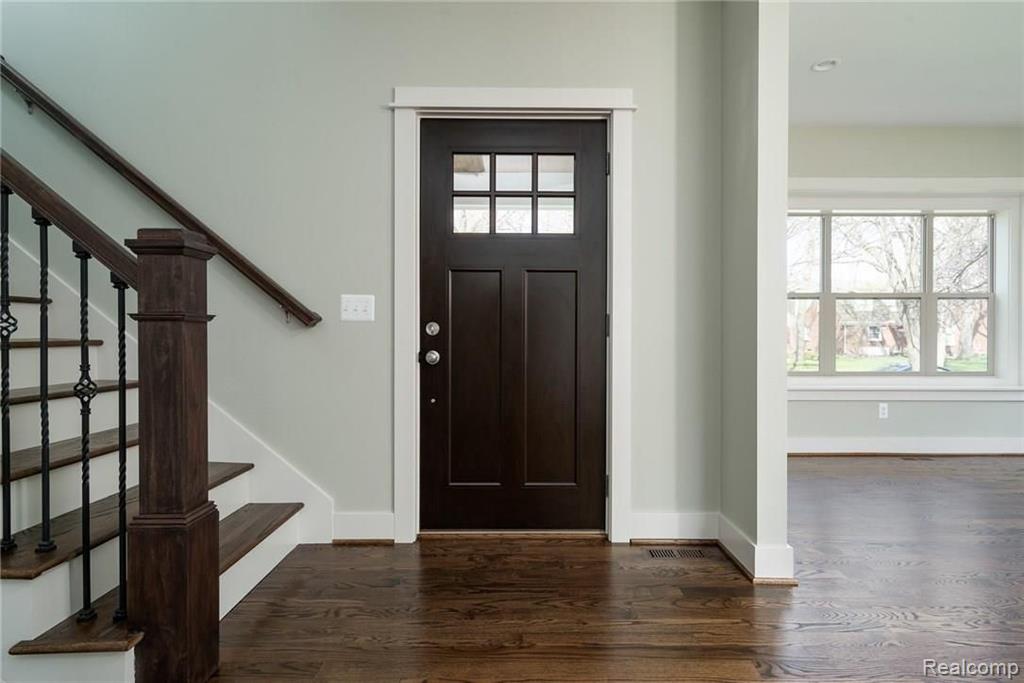 339 Lothrop Road Grosse Pointe Farms, MI 48236 - Photo 4 of 31