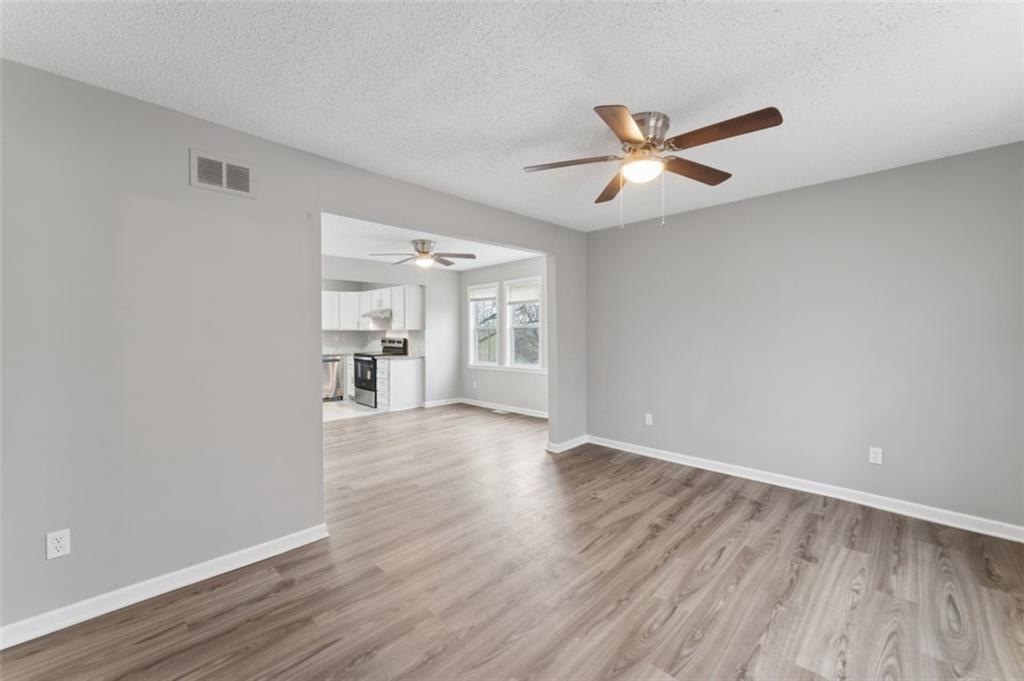 2200 South Hall Road Independence, MO 64052 - Photo 6 of 40