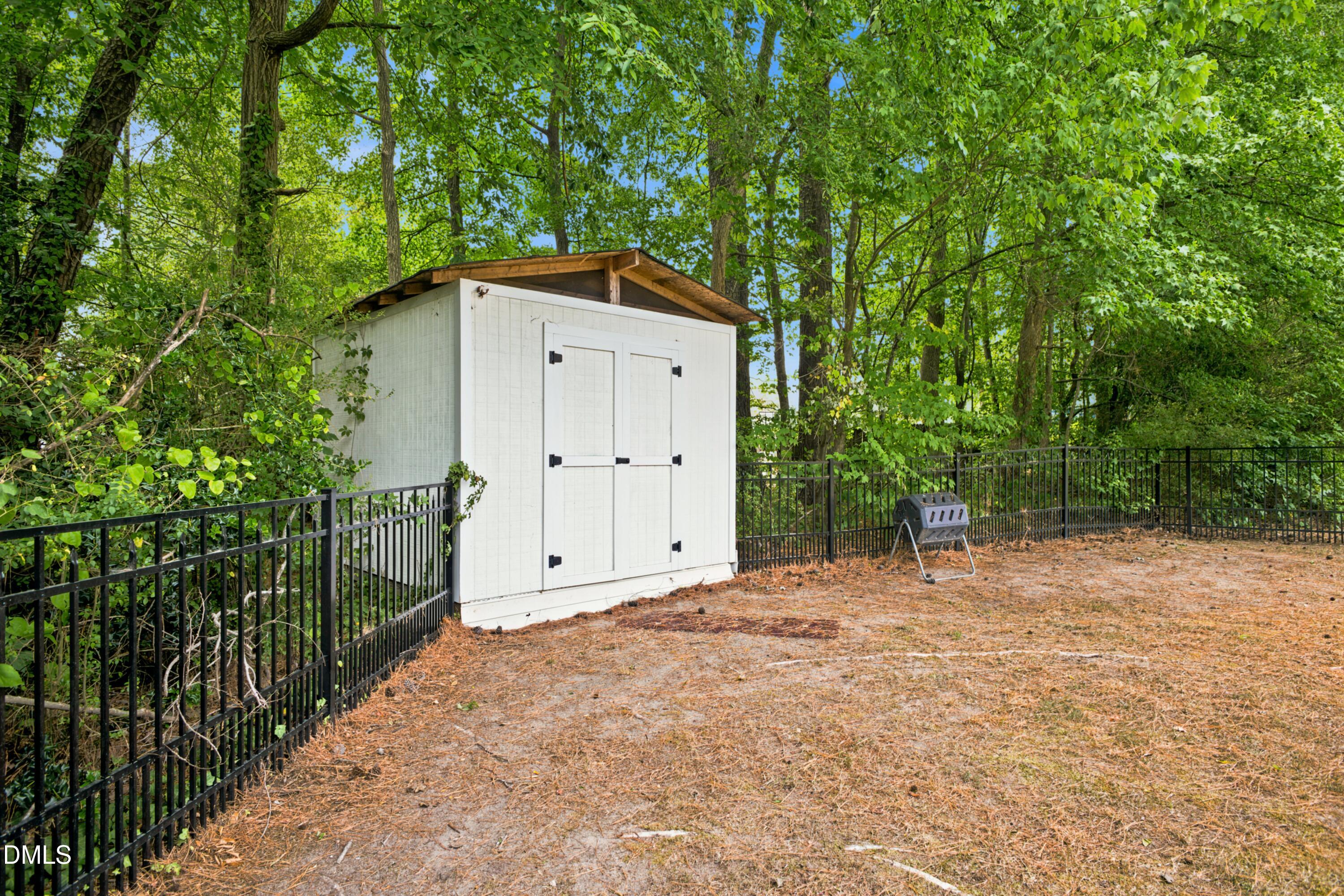2209 Hatton Way Raleigh, NC 27604 - Photo 27 of 30