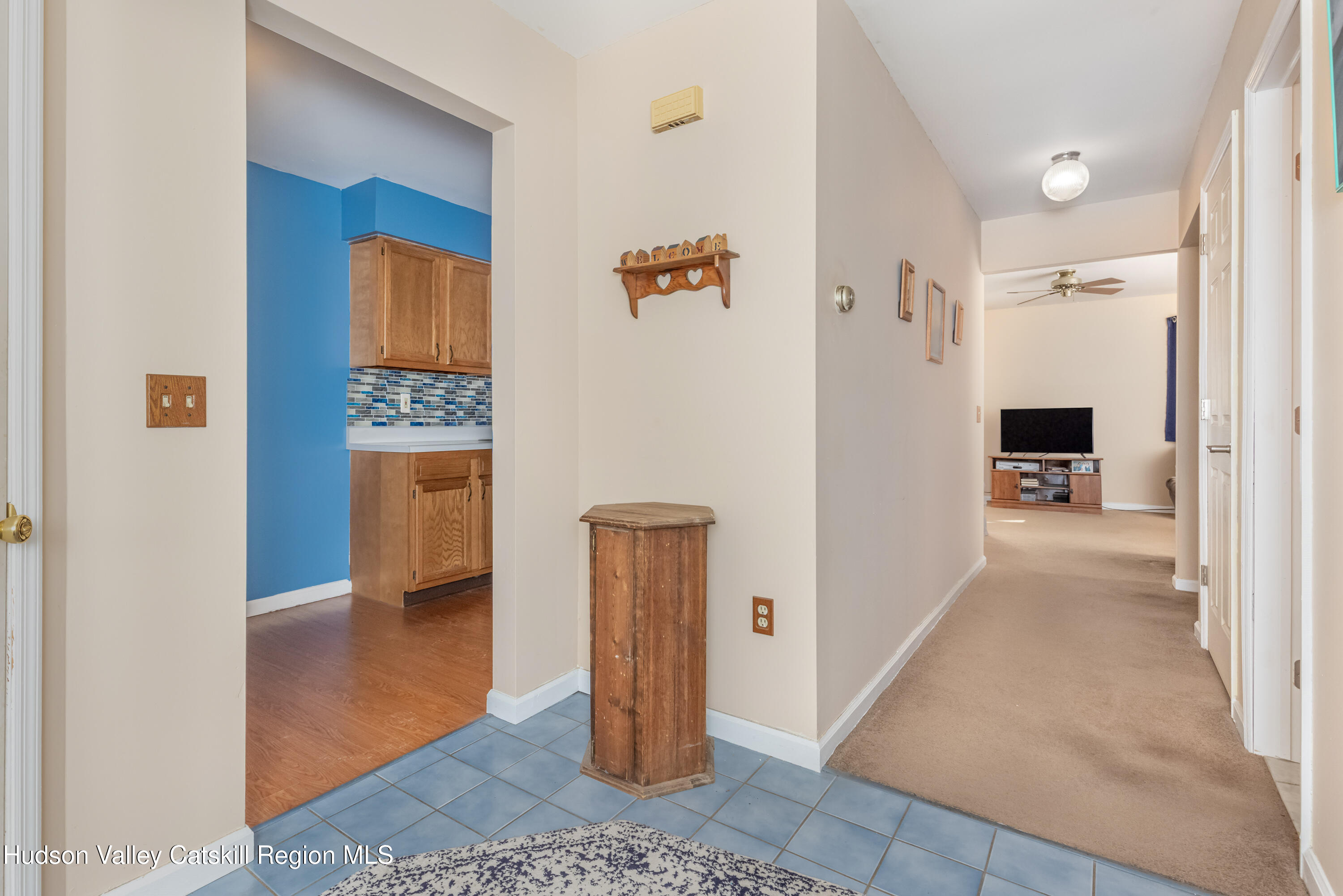 57 Winding Brook Drive Montgomery, NY 12586 - Photo 6 of 29 57 WindingBrook Dr - Foyer