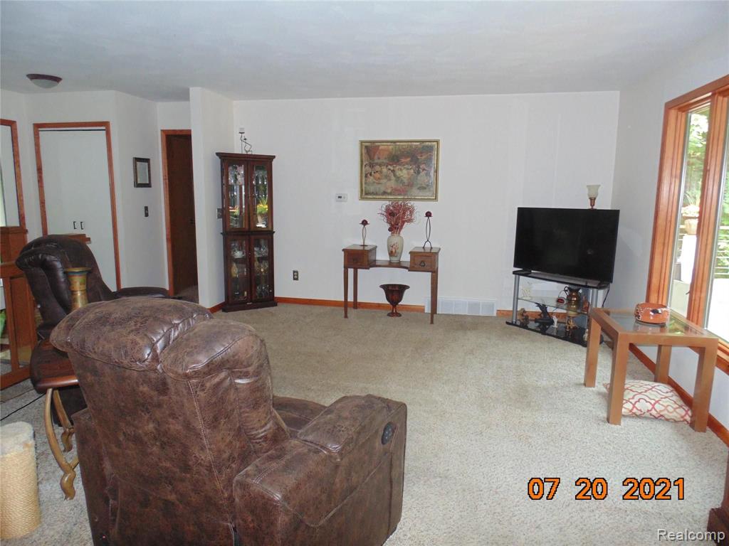 5361 East Clark Road Bath, MI 48808 - Photo 4 of 28