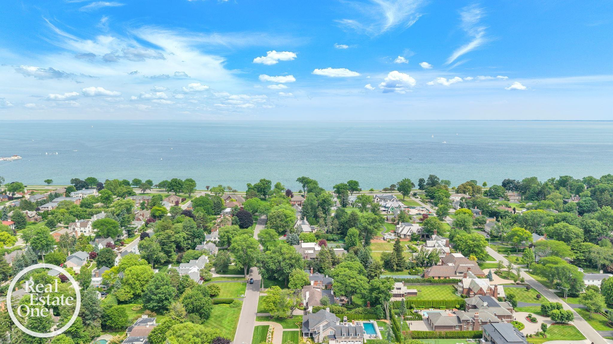 90 Colonial Road Grosse Pointe, MI 48236 - Photo 47 of 49 50213312-2f3d6c46-3ddc-4be6-aa39-9eee250419fa.JPG