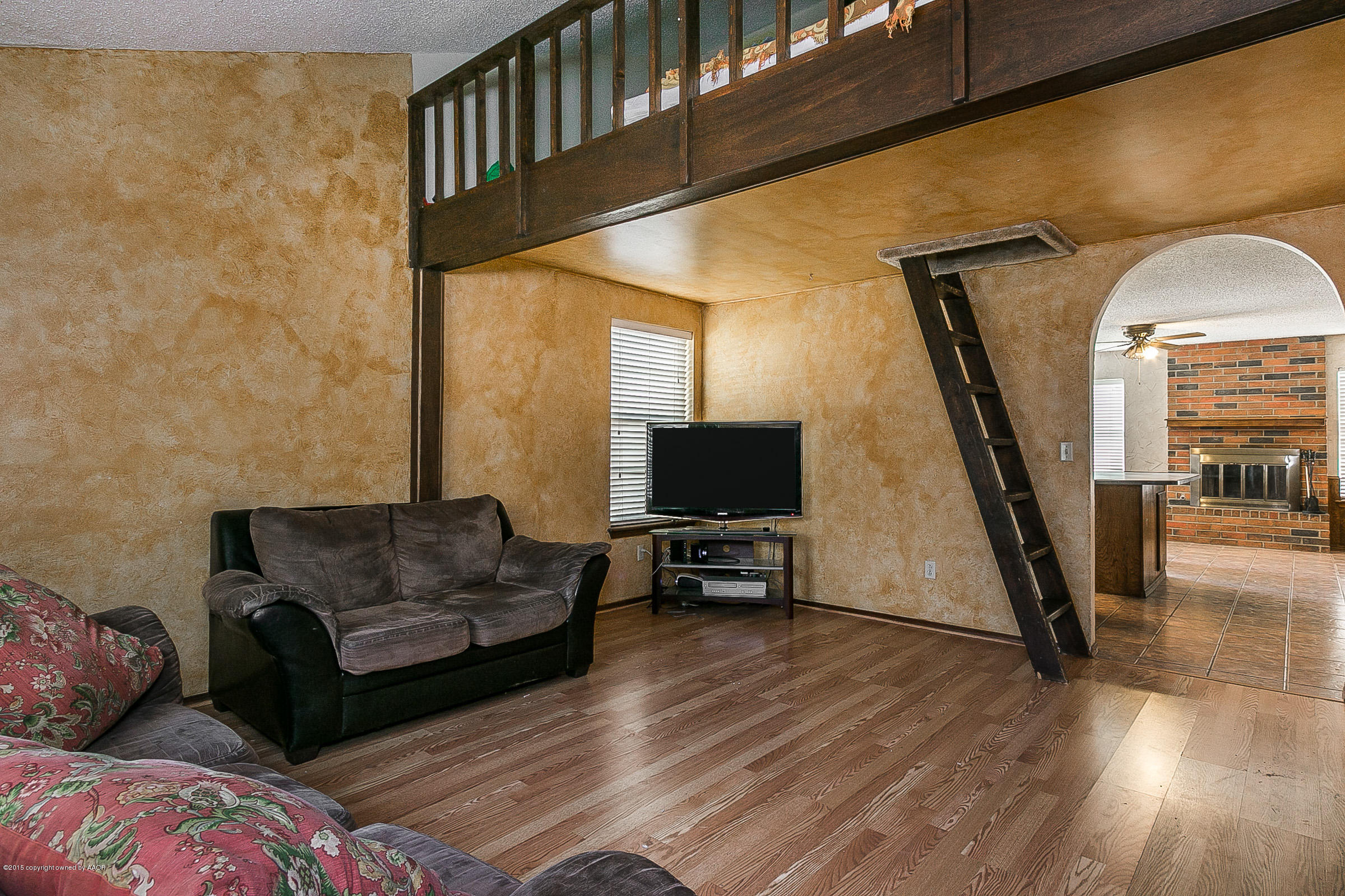 2809 Shield Court Amarillo, TX 79110 - Photo 2 of 15 003_Living Room