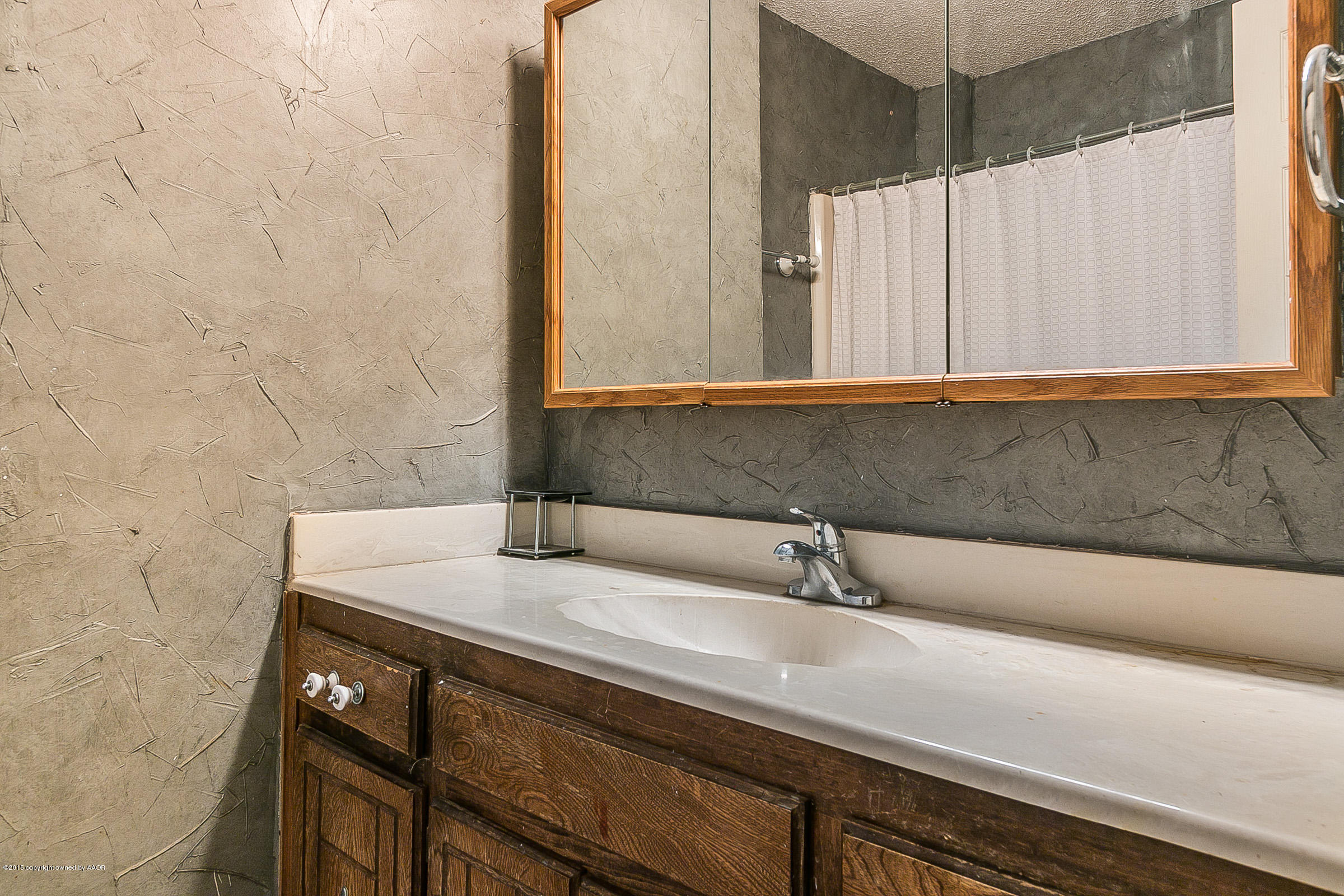 2809 Shield Court Amarillo, TX 79110 - Photo 11 of 15 012_Bathroom