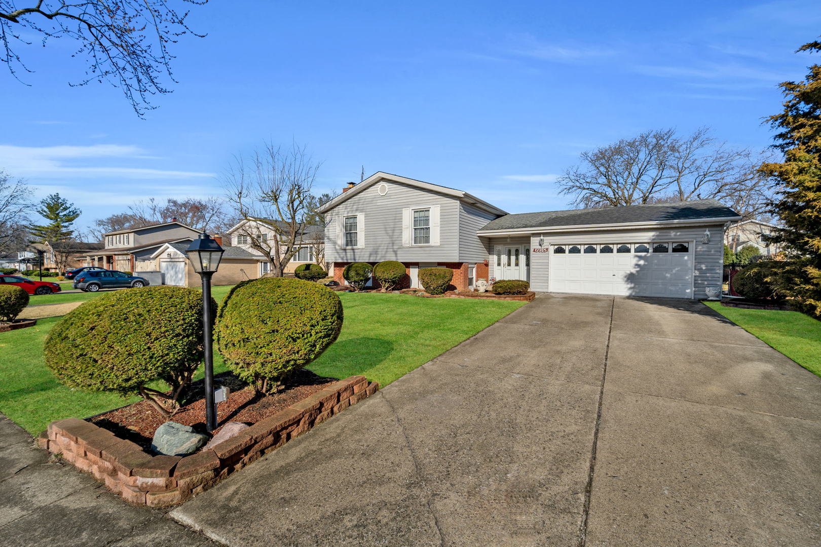 6918 Sierra Drive Darien, IL 60561 - Photo 2 of 24