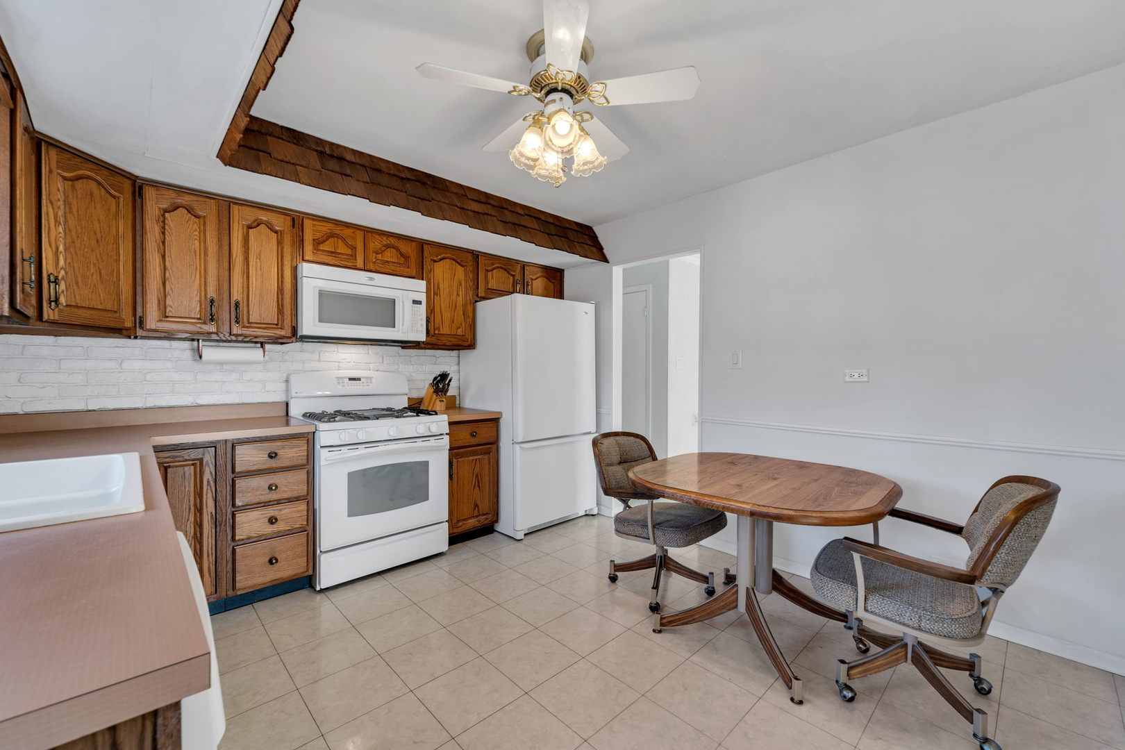 6918 Sierra Drive Darien, IL 60561 - Photo 8 of 24