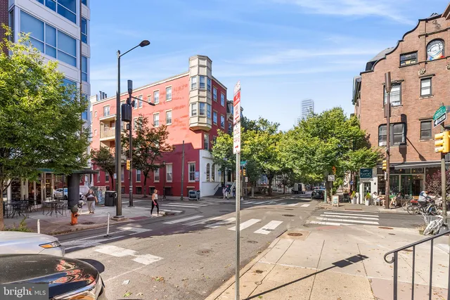 $2,950 | 1029-33 Spruce Street, Unit 200, Philadelphia, PA 19107