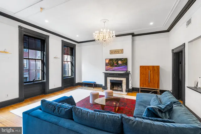 $2,950 | 1029-33 Spruce Street, Unit 200, Philadelphia, PA 19107