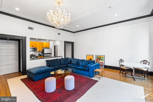 $2,950 | 1029-33 Spruce Street, Unit 200, Philadelphia, PA 19107