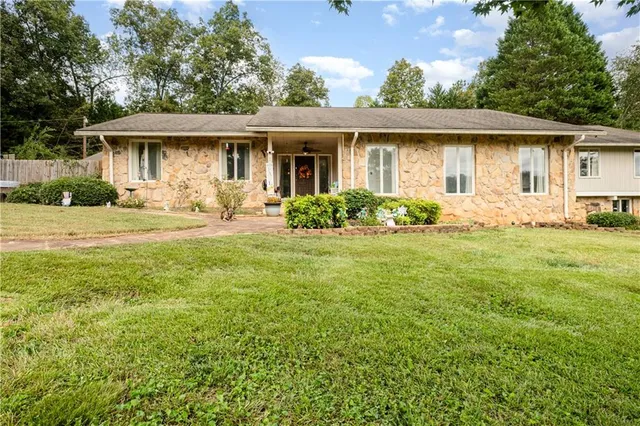 $375,000 | 490 Addington Drive, Toccoa, GA 30577