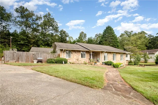$375,000 | 490 Addington Drive, Toccoa, GA 30577