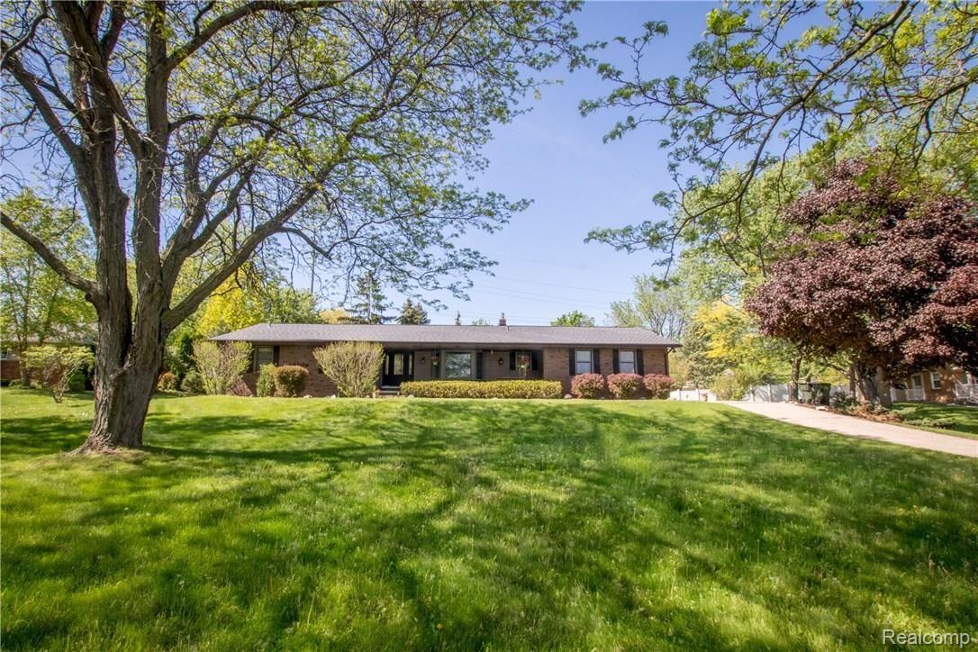 2772 West Tienken Road Rochester, MI 48306 - Photo 1 of 22 Tienken photo.JPG