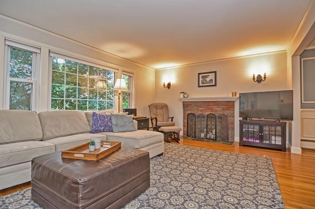 11 Adrienne Road Walpole, MA 02032 - Photo 4 of 36 Gallery Image 4