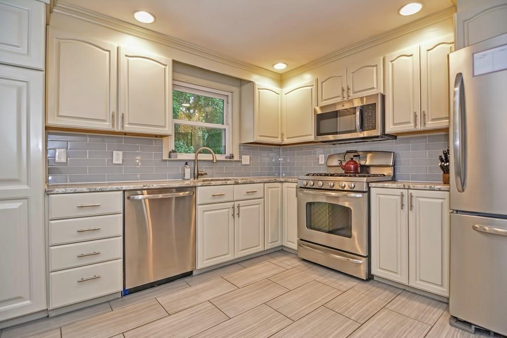 11 Adrienne Road Walpole, MA 02032 - Photo 5 of 36 Gallery Image 5